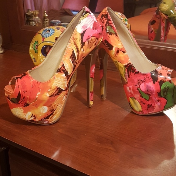 Pumps - Picture 2 of 6